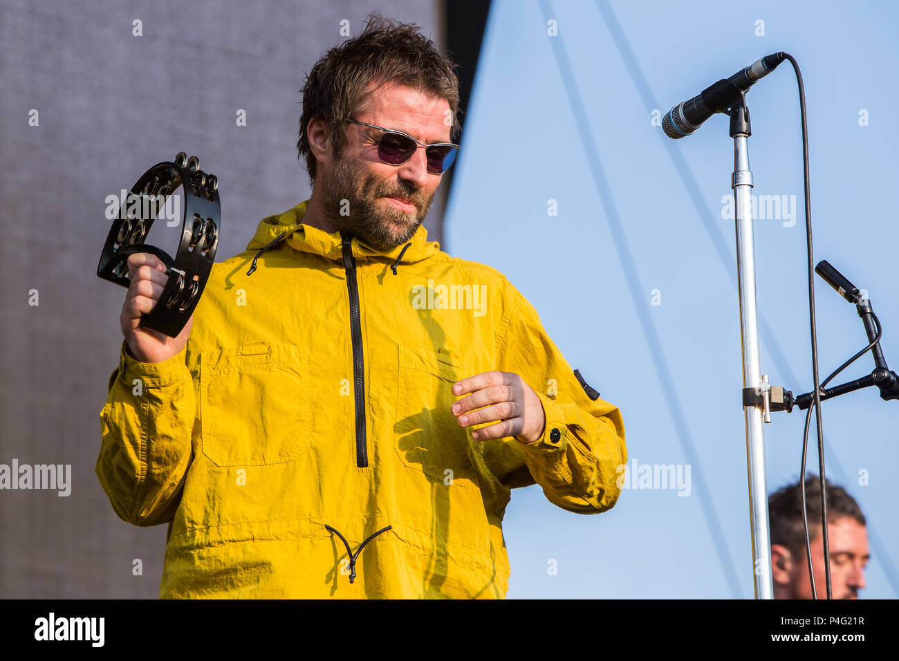 liam gallagher yellow coat