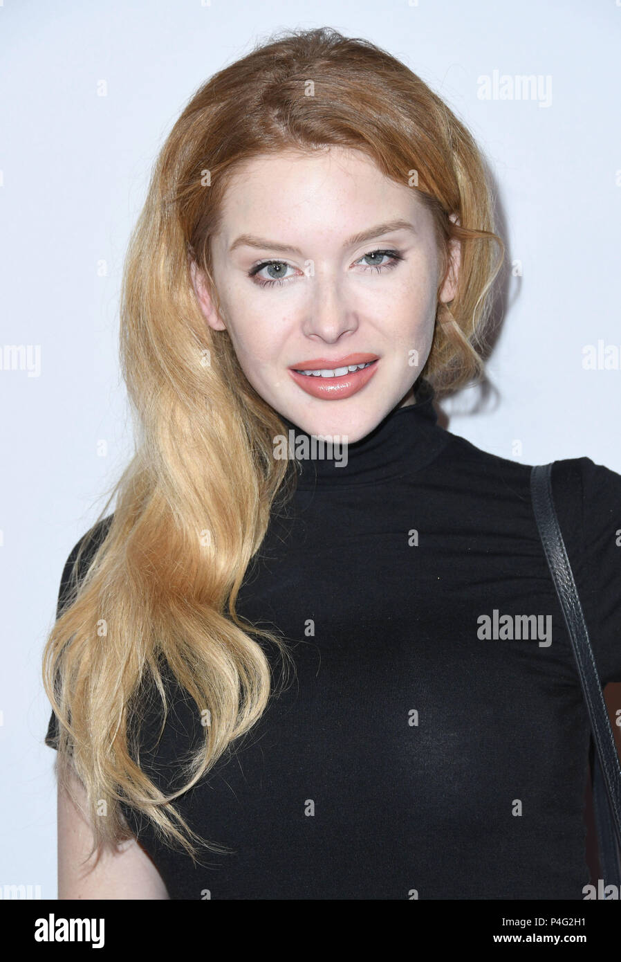 Renee Olstead 2022