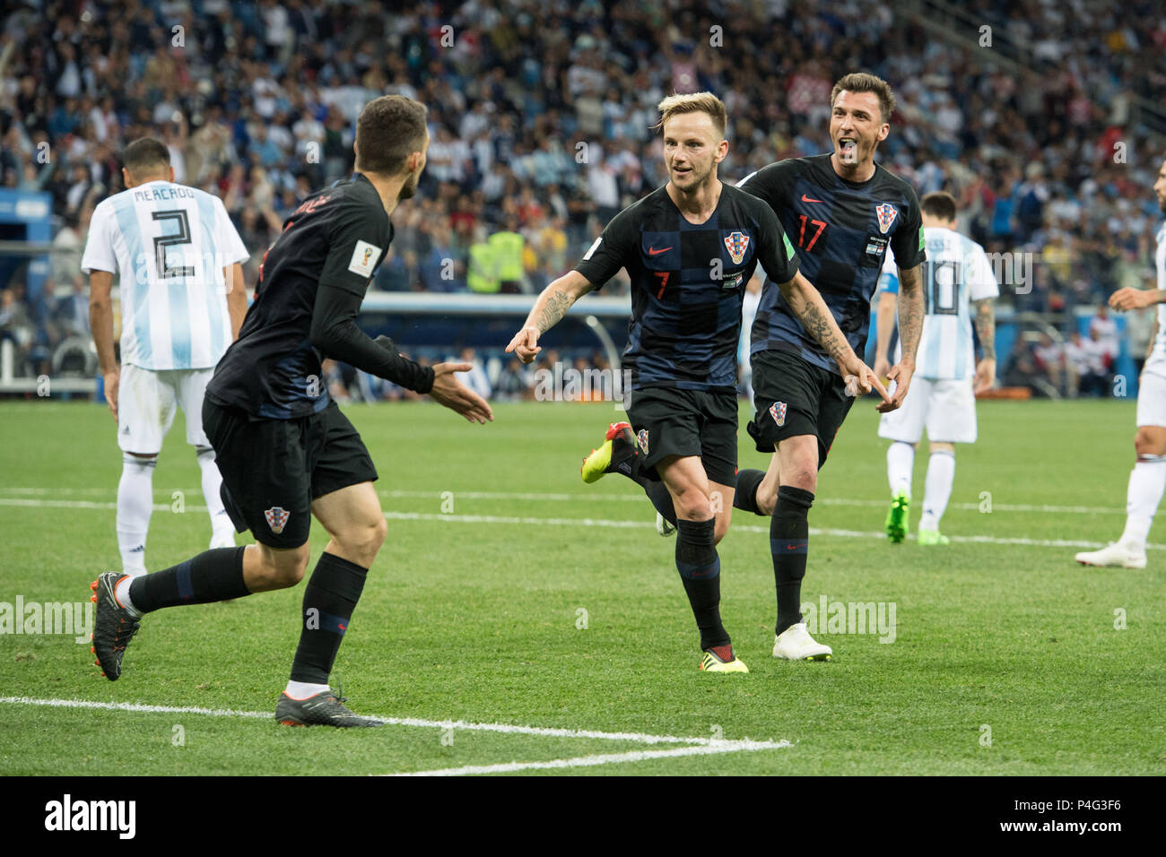 goalkeeper Ivan RAKITIC (mi., CRO) cheers with Mateo KOVACIC (left, CRO) and Mario MANDZUKIC (CRO) over the goal to make it 3-0 for Croatia, jubilation, cheering, cheering, joy, cheers, celebrate, goaljubel, whole Figure, Argentina (ARG) - Croatia (CRO) 0: 3, preliminary round, Group D, match 23, on 21.06.2018 in Moscow; Football World Cup 2018 in Russia from 14.06. - 15.07.2018. | usage worldwide Credit: dpa picture alliance/Alamy Live News Stock Photo