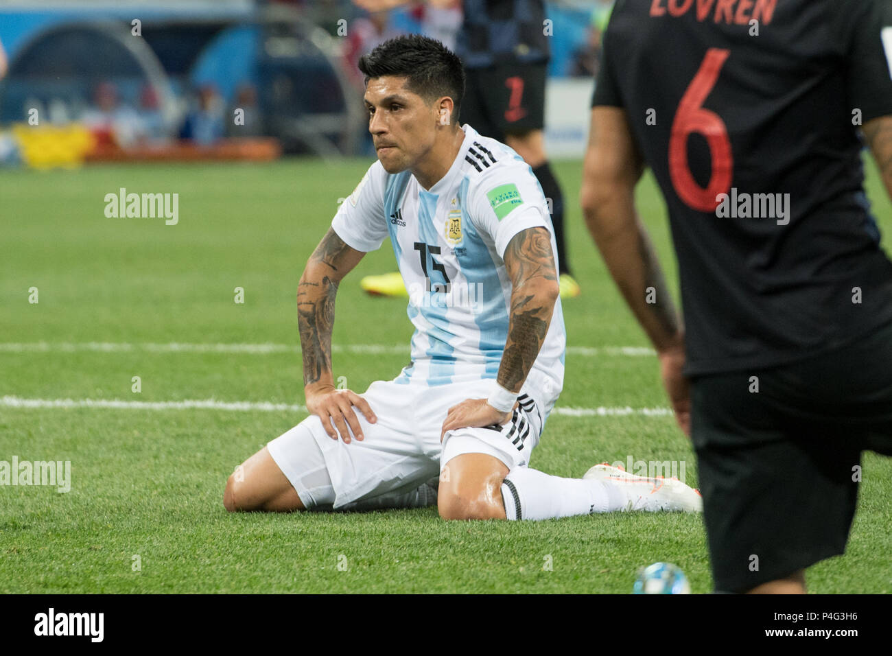 Nizhny Novgorod, Russia. 21 June 2018.  Manuel LANZINI (ARG) kneels on the pitch and gets annoyed at a missed goalchance, frustrated, frustrated, frustrated, disappointed, showered, decapitation, disappointment, sad, whole figure, Argentina (ARG) - Croatia (CRO) 0: 3, preliminary round, Group D, Game 23, on 21.06.2018 in Moscow; Football World Cup 2018 in Russia from 14.06. - 15.07.2018. | usage worldwide Credit: dpa/Alamy Live News Credit: dpa picture alliance/Alamy Live News Stock Photo