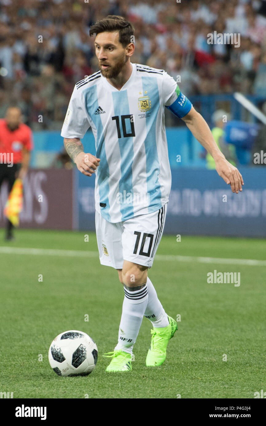 Nizhny Novgorod, Russia. 21 June 2018.  Lionel MESSI (ARG) with Ball, Individual with ball, Action, Argentina (ARG) - Croatia (CRO) 0: 3, Preliminary Round, Group D, Match 23, on 21.06.2018 in Moscow; Football World Cup 2018 in Russia from 14.06. - 15.07.2018. | usage worldwide Credit: dpa/Alamy Live News Credit: dpa picture alliance/Alamy Live News Stock Photo