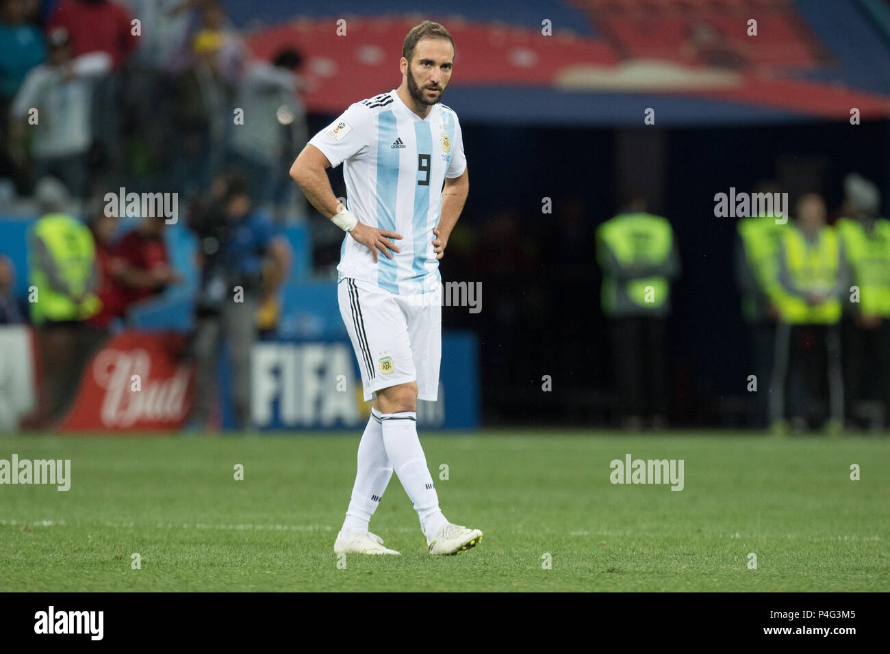 Nizhny Novgorod, Russia. 21 June 2018.  Gonzalo HIGUAIN (ARG) is disappointed, showered, disappointed, disappointed, sad, frustrated, frustrated, late-rate, full figure, Argentina (ARG) - Croatia (CR Argentina (ARG) - Croatia (CRO) 0: 3, Preliminary round, Group D, Game 23, on 21.06.2018 in Moscow, Football World Cup 2018 in Russia from 14.06 - 15.07.2018. | Usage worldwide Credit: dpa/Alamy Live News Credit: dpa picture alliance/Alamy Live News Stock Photo