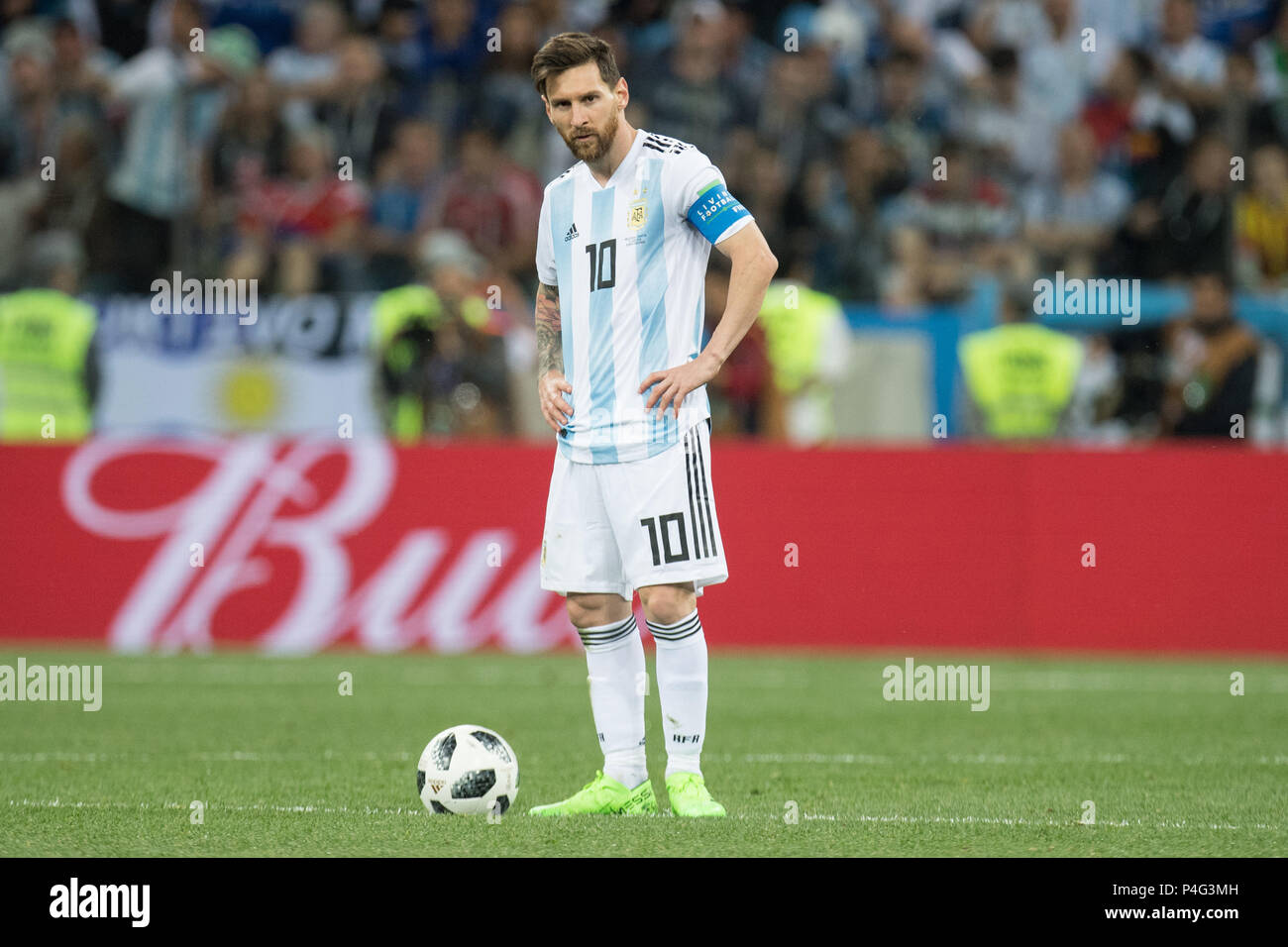 Nizhny Novgorod, Russia. 21 June 2018.  Lionel MESSI (ARG) is frosted after the goal to make it 1-0 for Croatia, disappointed, disappointed, disappointed, disappointed, sad, frustrated, frustrated, late-rate, full figure, Argentina (ARG) - Croatia (CRO) 0: 3, Preliminary round, Group D, Game 23, on 21.06.2018 in Moscow; Football World Cup 2018 in Russia from 14.06. - 15.07.2018. | usage worldwide Credit: dpa/Alamy Live News Credit: dpa picture alliance/Alamy Live News Stock Photo