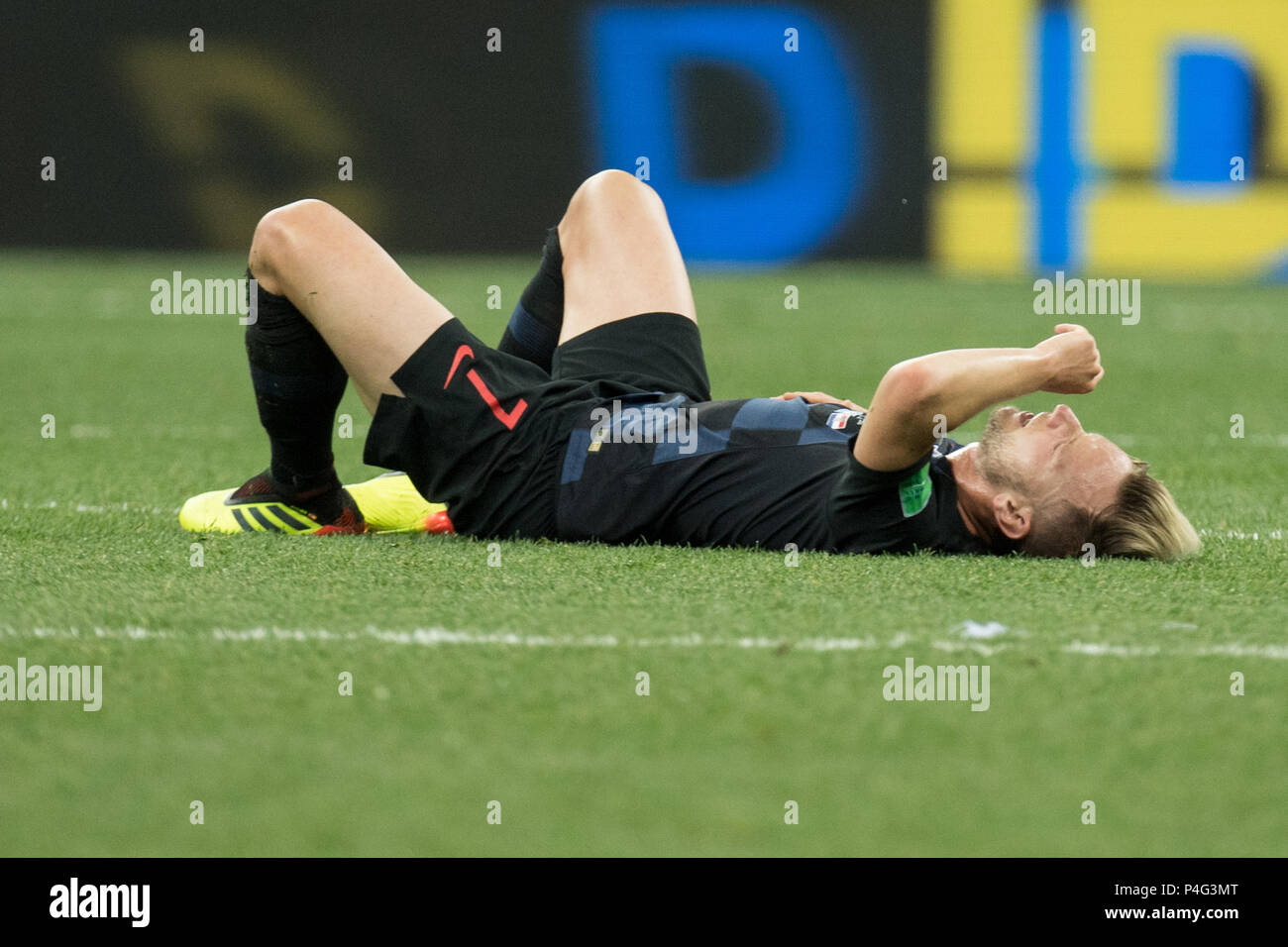 Nizhny Novgorod, Russia. 21 June 2018.  Ivan RAKITIC (CRO) is injured on the lawn, lying, full figure, Argentina (ARG) - Croatia (CRO) 0: 3, preliminary round, Group D, match 23, on 21.06.2018 in Moscow; Football World Cup 2018 in Russia from 14.06. - 15.07.2018. | usage worldwide Credit: dpa/Alamy Live News Credit: dpa picture alliance/Alamy Live News Stock Photo
