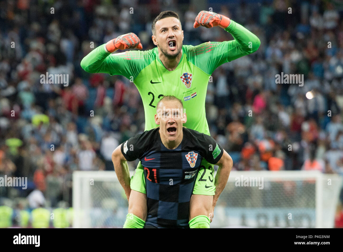 Nizhny Novgorod, Russia. 21 June 2018.  goalie Danijel SUBASIC (ob., CRO) and Domagoj VIDA (CRO) cheer about victory, jubilation, cheering, cheering, joy, cheers, celebrate, final jubilation, half figure, half figure, Argentina (ARG) - Croatia (CRO) 0: 3, preliminary round, group D, match 23, on 21.06.2018 in Moscow; Football World Cup 2018 in Russia from 14.06. - 15.07.2018. | usage worldwide Credit: dpa/Alamy Live News Credit: dpa picture alliance/Alamy Live News Stock Photo