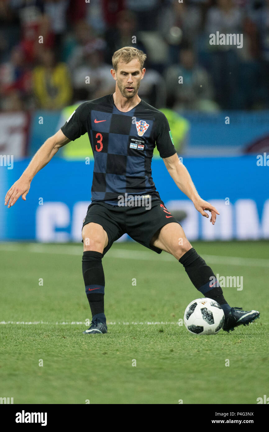 Nizhny Novgorod, Russia. 21 June 2018.  Ivan STRINIC (CRO) with Ball, single action with ball, action, full figure, portrait, Argentina (ARG) - Croatia (CRO) 0: 3, preliminary round, Group D, match 23, on 21.06.2018 in Moscow; Football World Cup 2018 in Russia from 14.06. - 15.07.2018. | usage worldwide Credit: dpa/Alamy Live News Credit: dpa picture alliance/Alamy Live News Stock Photo