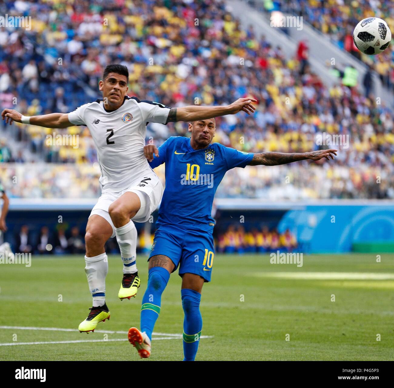 St Petersburg, Russia. 22 June 2018. BRAZIL VS. COSTA RICA Johnny Acosta from Costa Rica contests ball with Brazil&#39;s Neymr. Jr. during a match between Brazil and Costa Rica for the second round of group E of the 2018 World Cup held at the Krestovsky Stadium in St Petersburg, Russia. (Photo: Marcelo Machado de Melo/Fotoarena) Credit: Foto Arena LTDA/Alamy Live News Stock Photo