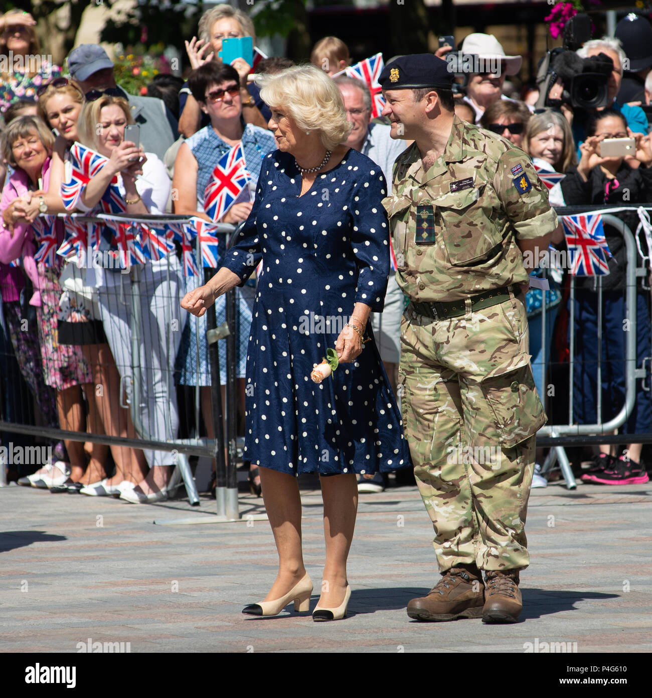 Salisbury, Wiltshire, UK, 22nd June 2018. Camilla, Duchess of Cornwall meeting the people in Market Square. The royal couple’s visit is to support the city’s recovery where visitor numbers have fallen and businesses suffered after the nerve agent attack in March 2018. Stock Photo
