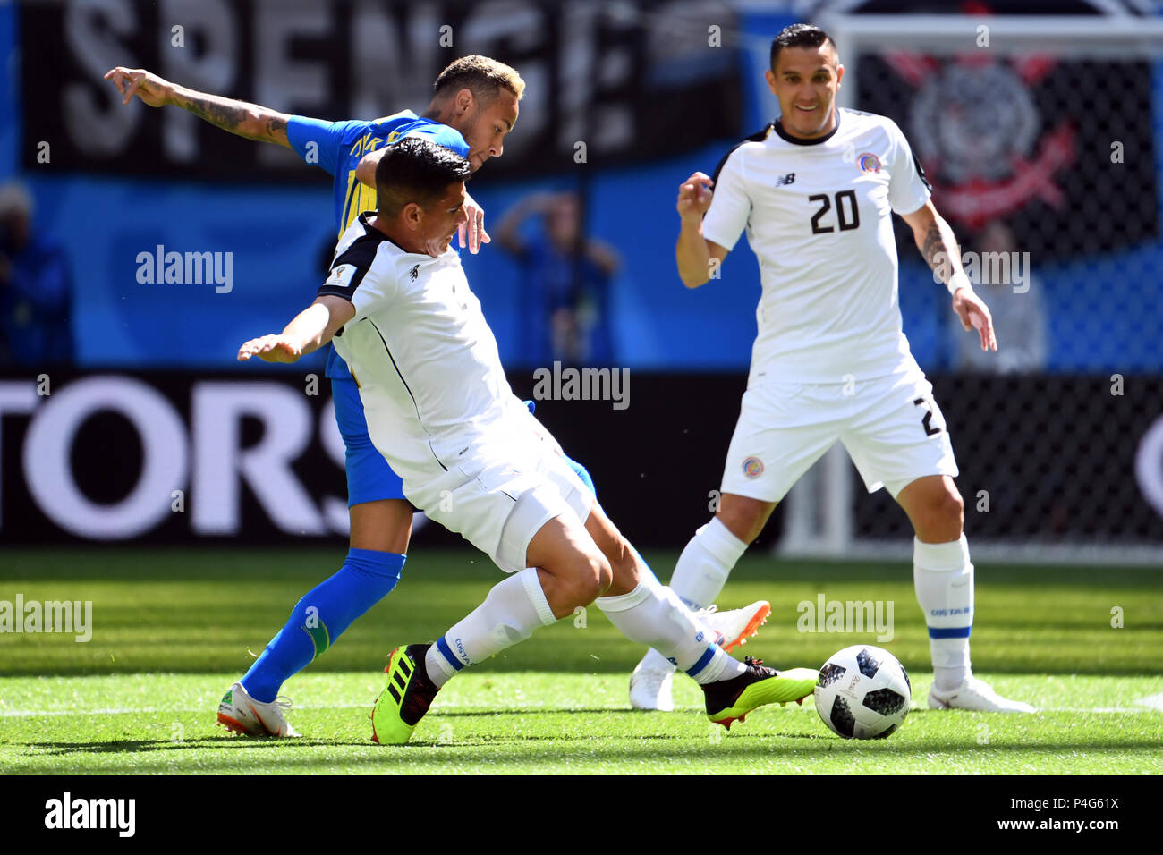 Saint Petersburg, Russia. 22nd June, 2018. Soccer: Preliminary stage, Group E, 2nd matchday: Brazil vs Costa Rica in the St. Petersburg Stadium: Brazil's Neymar (back left) and Costa Rica's Johnny Acosta (front left) and David Guzman in action. Credit: Federico Gambarini/dpa/Alamy Live News Stock Photo