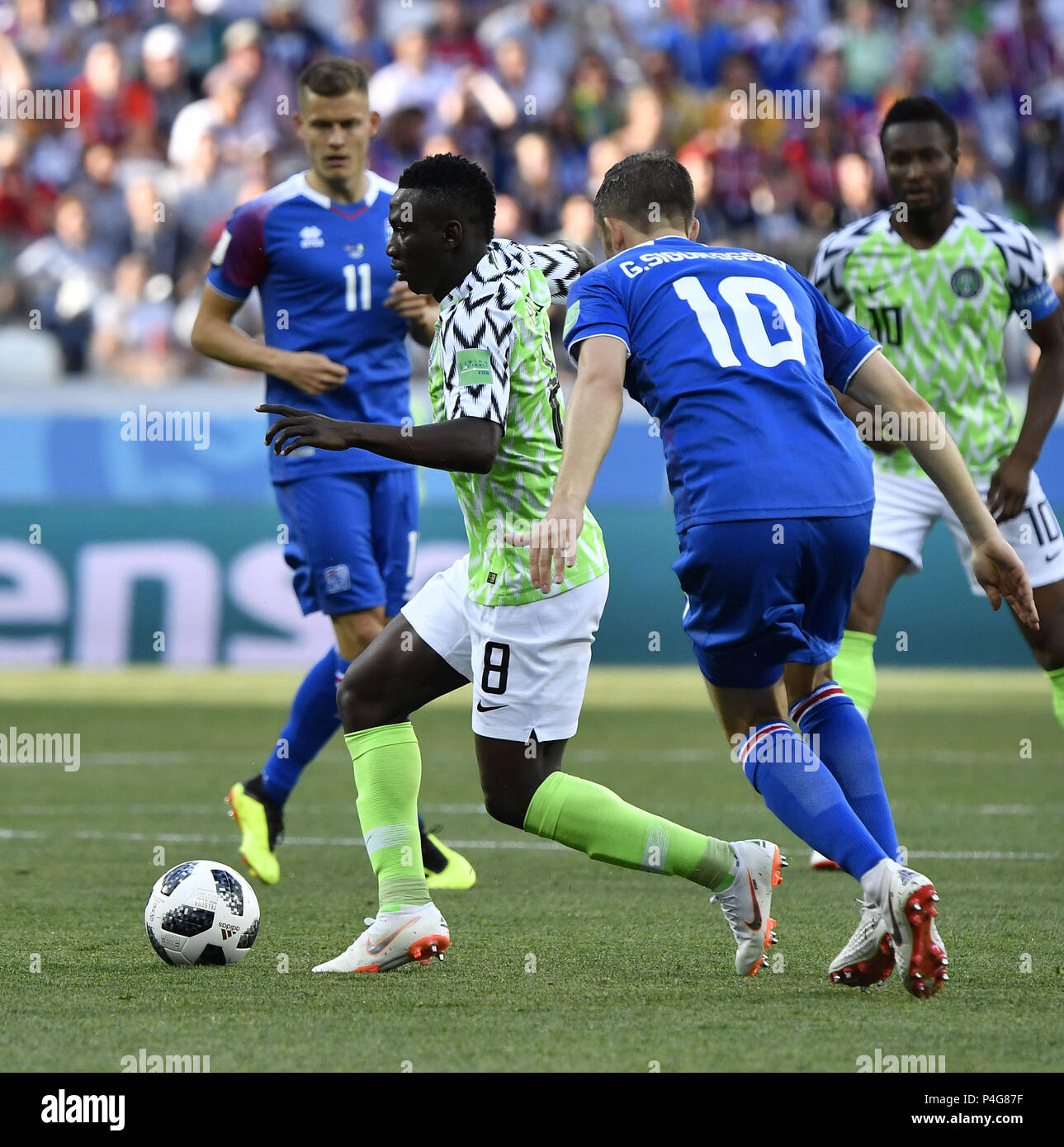 Volgograd Russia 22nd June 18 Oghenekaro Etebo 2nd L Of Nigeria Vies With Gylfi Sigurdsson 2nd R Of Iceland During The 18 Fifa World Cup Group D Match Between Nigeria And Iceland