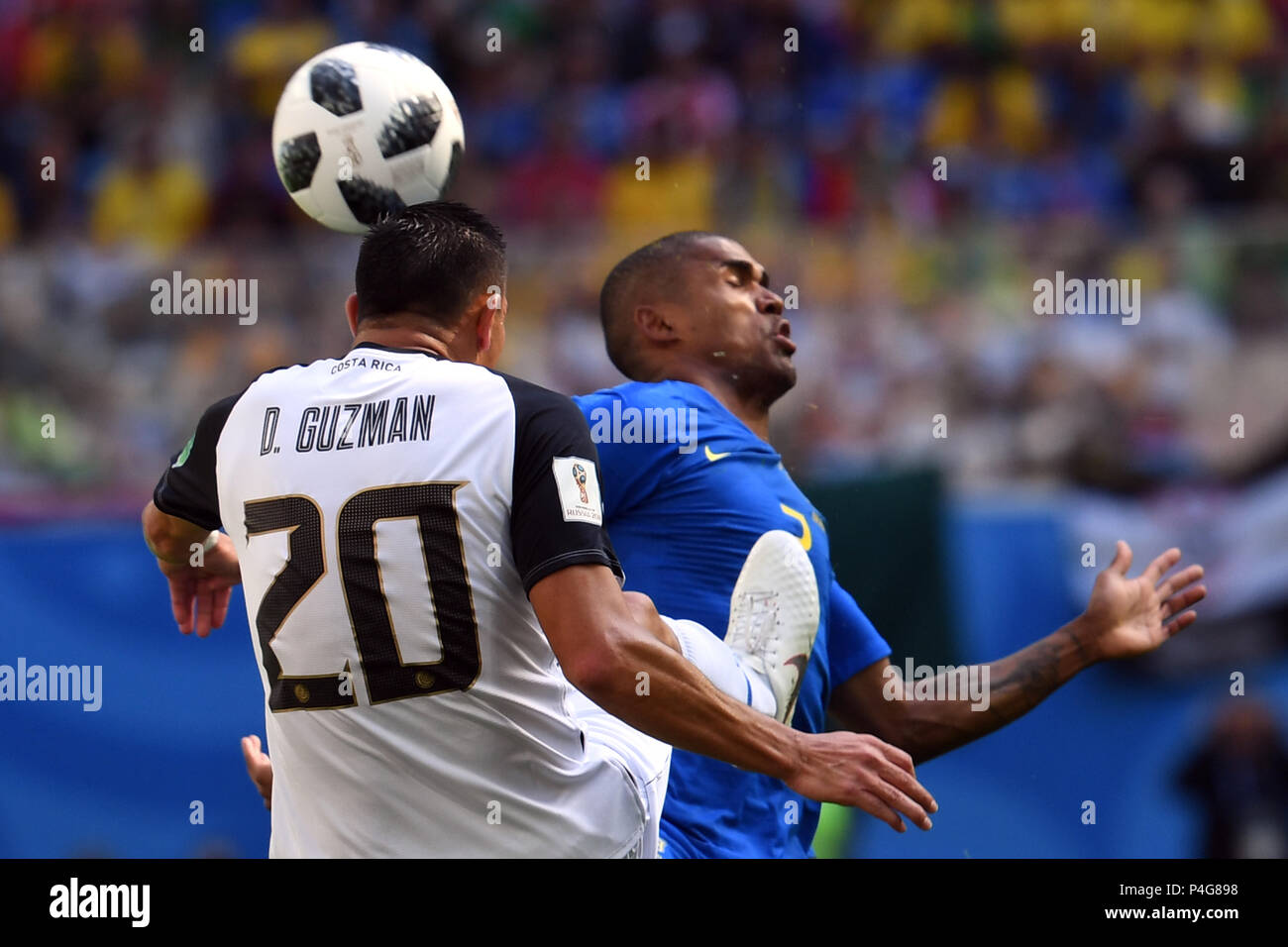 22 June 2018, Russia, Saint Petersburg, Soccer, Group E, Matchday 2 of 3, Brazil vs Costa Rica at the St. Petersburg Stadium: David Guzman from Costa Rica (L) and Douglas Costa from Brazil in action. Photo: Federico Gambarini/dpa Credit: dpa picture alliance/Alamy Live News Stock Photo