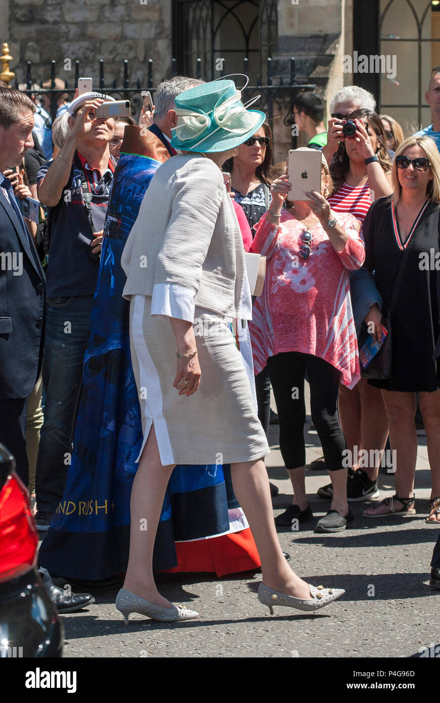 London, UK, 22/06/2018 Theresa May, Conservative UK Prime Minister leaves Westminster Abbey. Windrush 70 year celebration attendees leave after the service at Westminster Abbey. Credit: JOHNNY ARMSTEAD/Alamy Live News Stock Photo