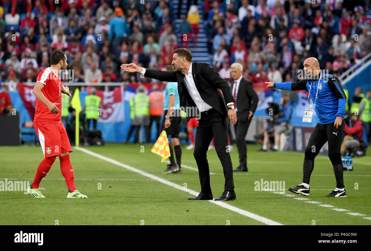 Kaliningrad, Russia. 22nd June, 2018. Serbia's head coach Mladen Krstajic gives instructions to Luka Milivojevic during the 2018 FIFA World Cup Group E match between Switzerland and Serbia in Kaliningrad, Russia, June 22, 2018. Credit: Chen Cheng/Xinhua/Alamy Live News Stock Photo