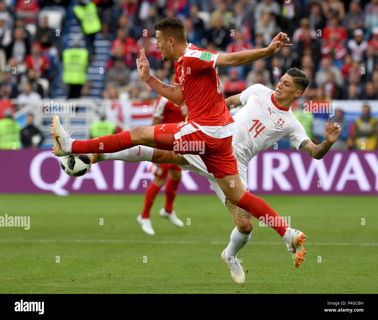 Kaliningrad, Russia. 22nd June, 2018. Steven Zuber (R) of Switzerland competes during the 2018 FIFA World Cup Group E match between Switzerland and Serbia in Kaliningrad, Russia, June 22, 2018. Credit: Chen Cheng/Xinhua/Alamy Live News Stock Photo