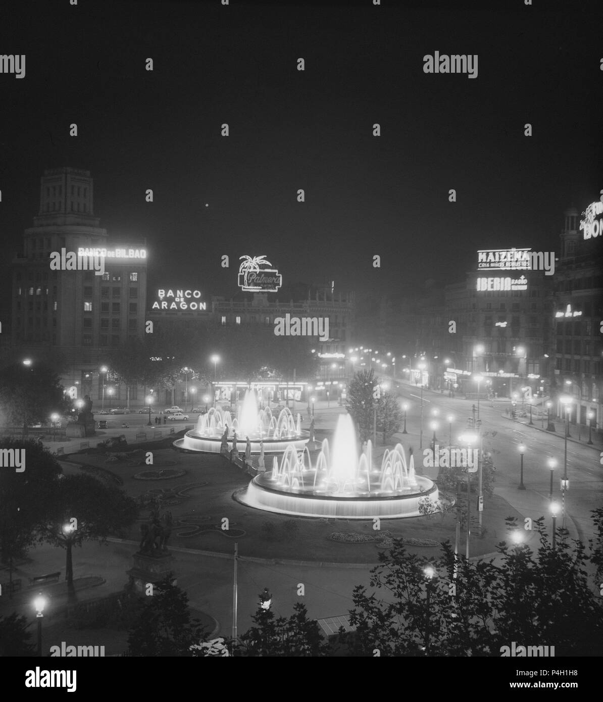 PLAZA DE CATALU A EN LOS A OS 50 FOTOGRAFIA EN BLANCO Y NEGRO plaza-de-catalu-a-en-los-a-os-50-fotografia-en-blanco-y-negro