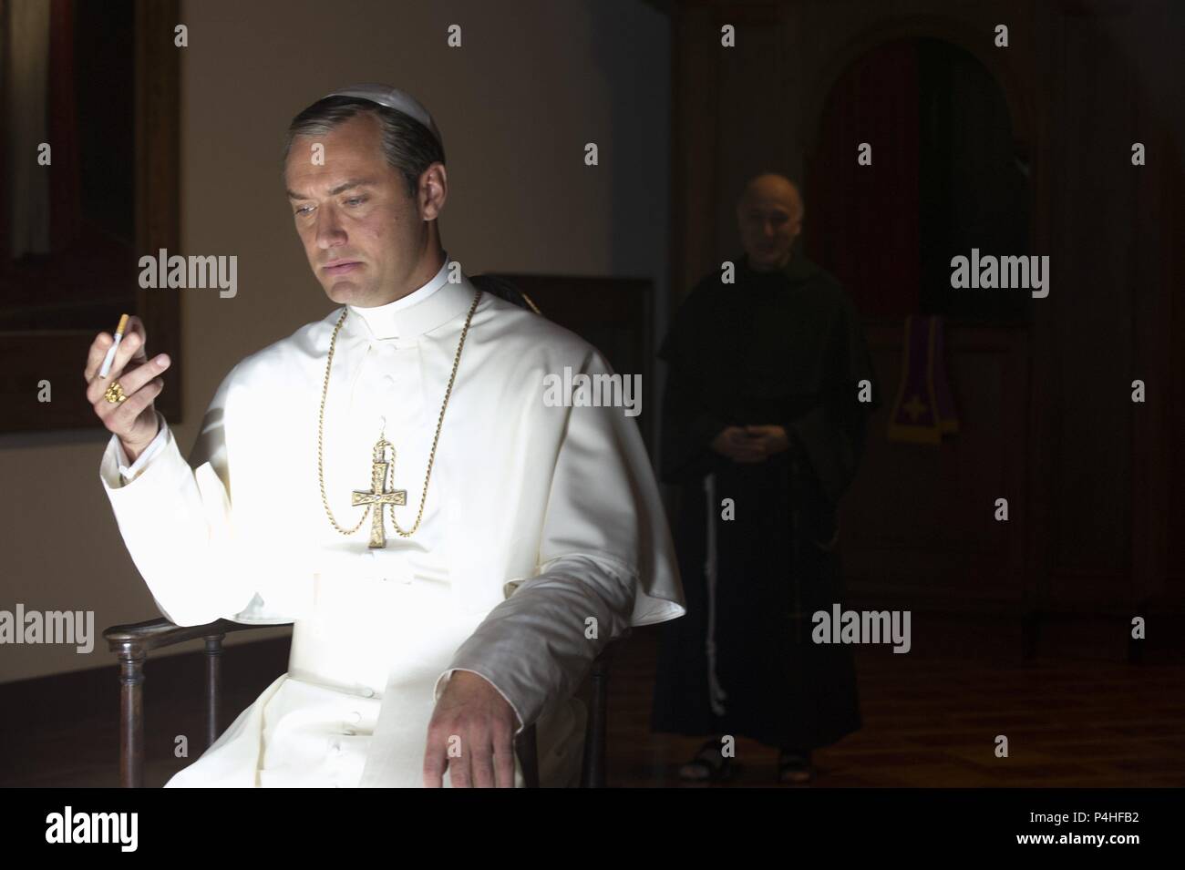 Original Film Title: THE YOUNG POPE. English Title: THE YOUNG POPE. Film  Director: PAOLO SORRENTINO. Year: 2016. Stars: JUDE LAW. Credit:  WILDSIDE/HAUT ET COURT TV/MEDIAPRO/HBO/SKY ITALIA/CANAL+ / Album Stock  Photo - Alamy