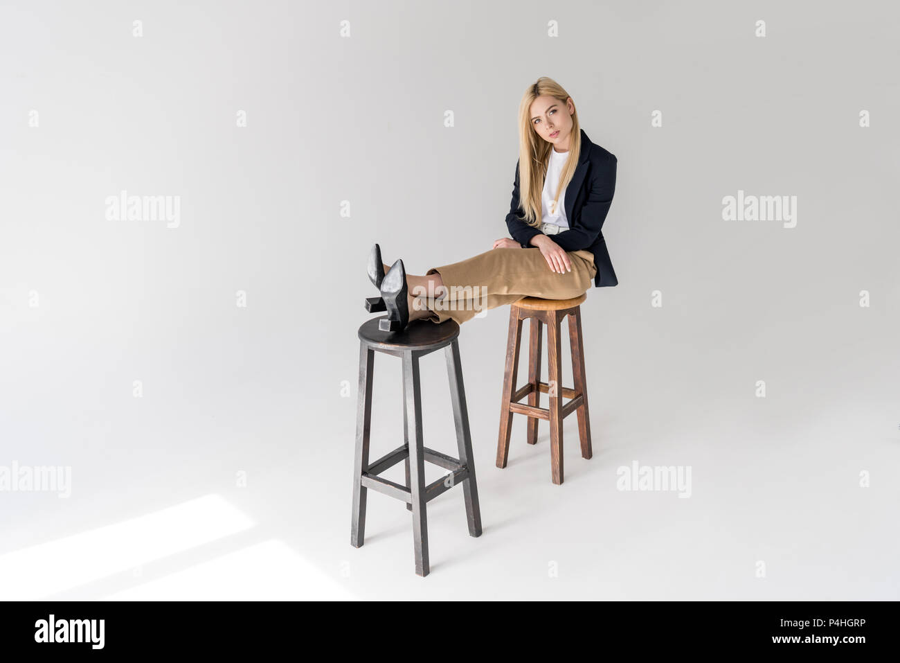 People sitting on stools hi-res stock photography and images - Alamy