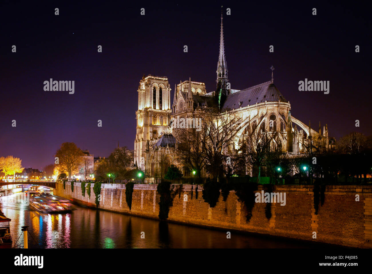 Catedral de paris hi-res stock photography and images - Alamy