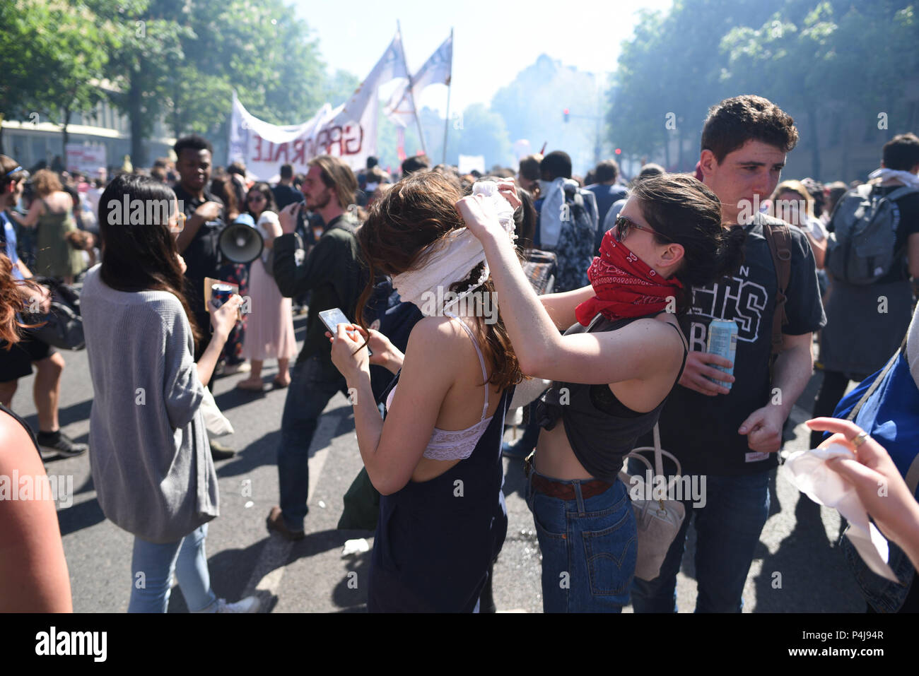 April 19, 2018 - Paris, France: Student protesters cover their mouth after police fired tear gas during sporadic clashes with anarchist activists. Thousands of people including students, rail workers, and hospital workers demonstrated in Paris against president Emmanuel Macron's economic policies. Des Žtudiantes se couvrent la bouche contre les gaz lacrymo lors de la manifestation contre la casse des services publics. Stock Photo