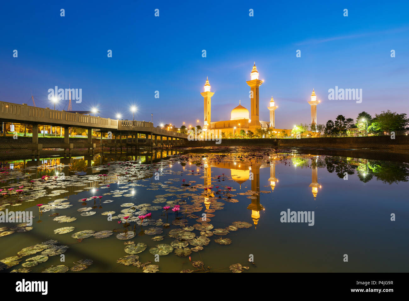 Morning Sunrise Sky Of Masjid Bukit Jelutong In Shah Alam Near Kuala Lumpur Malaysia Also Known As Mosque Of Tengku Ampuan Rahimah Stock Photo Alamy