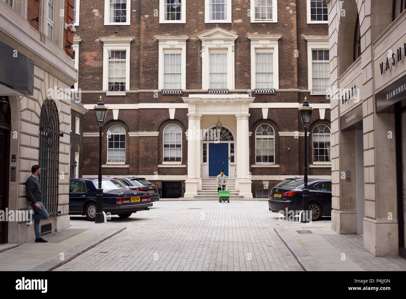 Albany Court Yard in London W1 Stock Photo Alamy