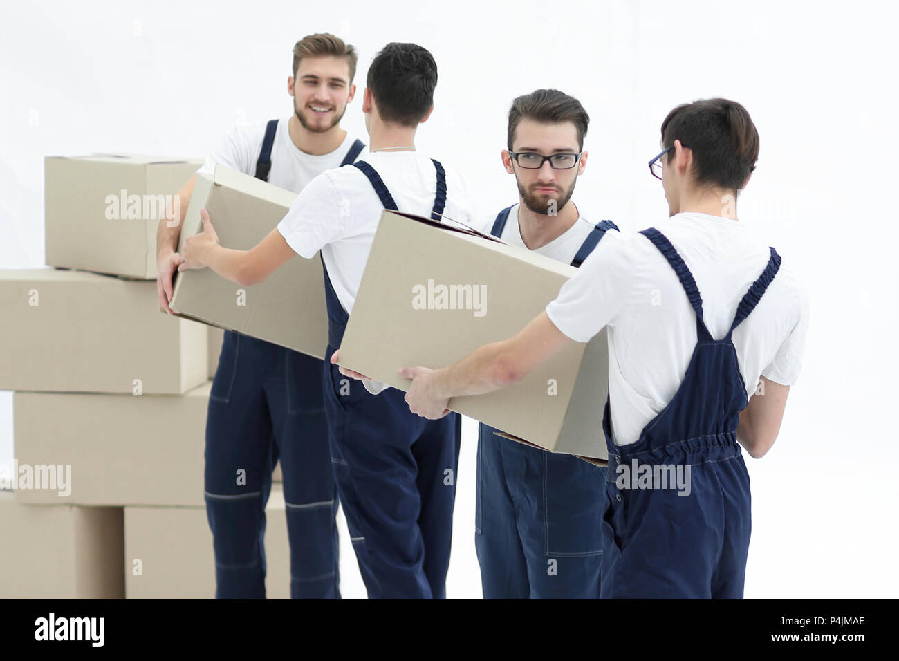 Квартирный переезд. Moving ap. Переезд в другую страну картинки. Переезд офиса. Курьер в синей форме.