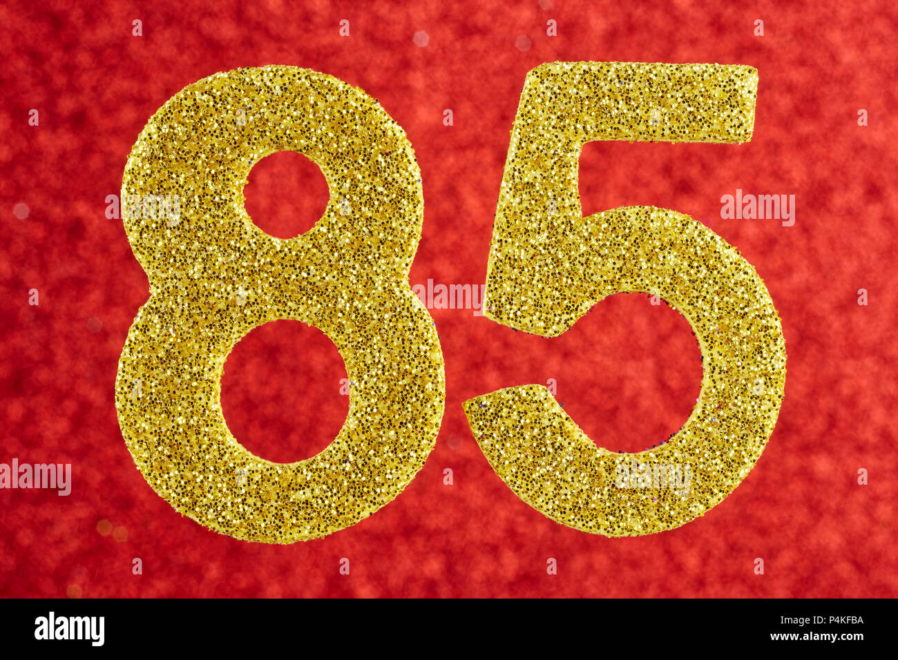 Восемьдесят шесть. Красные цифры для печати. Восемьдесят седьмая. Картинка с числом 87. Восемьдесят седьмая.