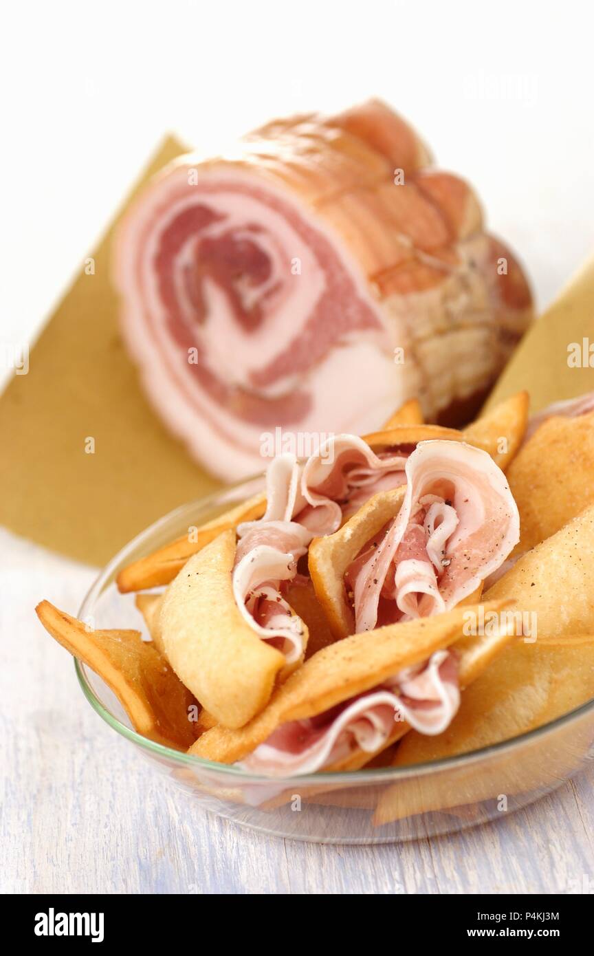 https://c8.alamy.com/comp/P4KJ3M/pancetta-gnocco-fritto-bacon-and-fried-bread-dough-italy-P4KJ3M.jpg