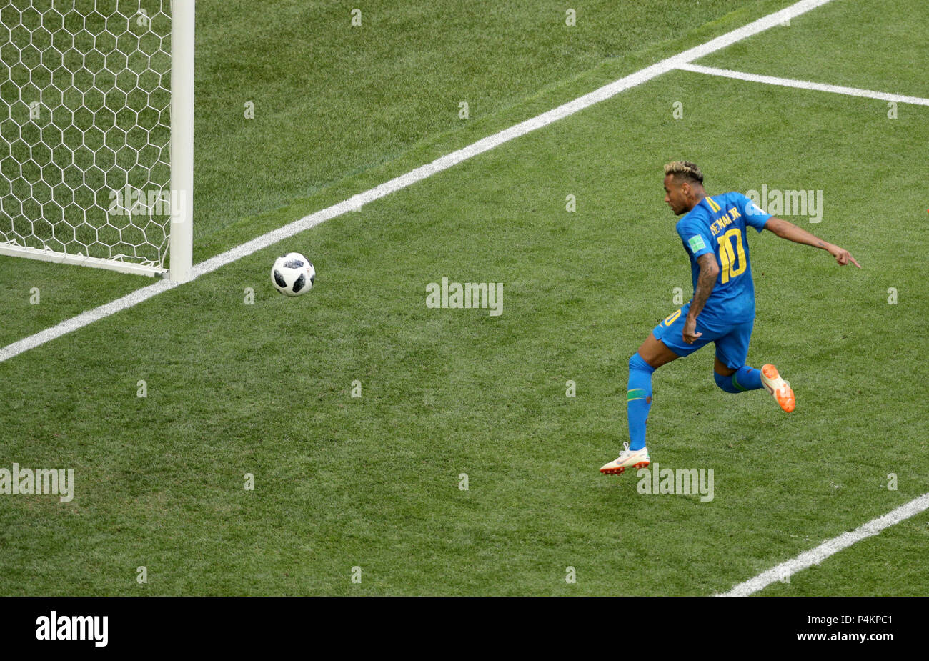 Brazil's Neymar scores his side's second goal of the game during the FIFA World Cup Group E match at Saint Petersburg Stadium, Russia. PRESS ASSOCIATION Photo. Picture date: Friday June 22, 2018. See PA story WORLDCUP Brazil. Photo credit should read: Owen Humphreys/PA Wire. Stock Photo