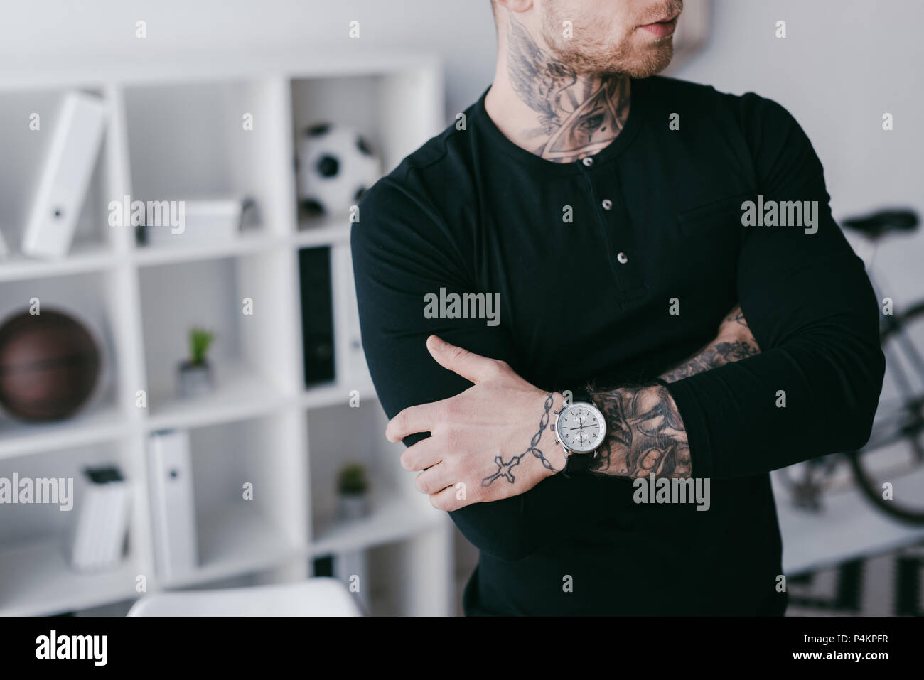 cropped shot of young businessman with tattoos standing with crossed arms  in office Stock Photo - Alamy