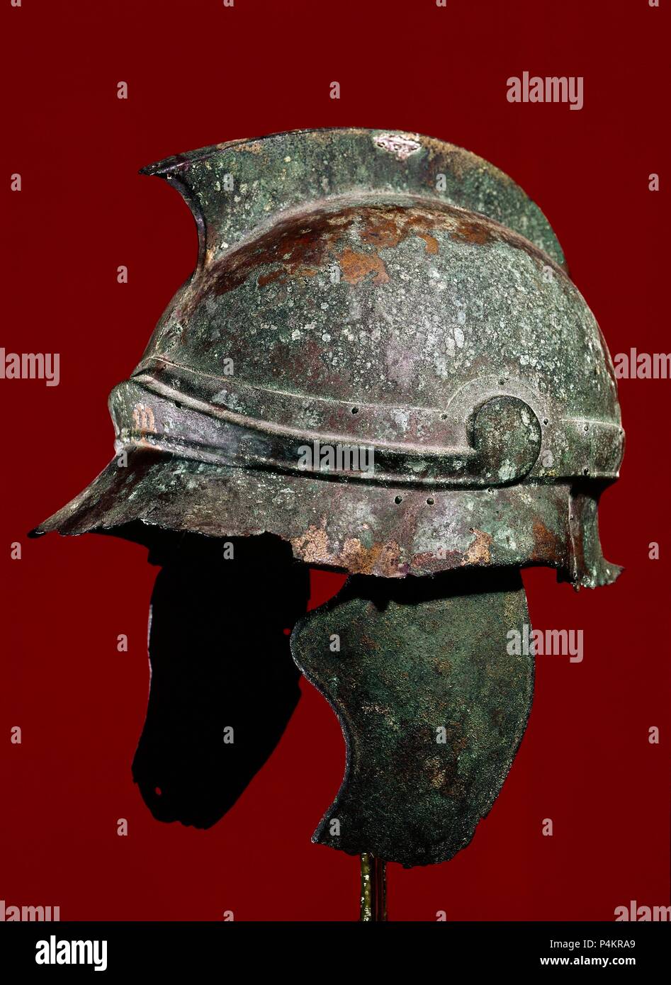 CASCO DE UN CENTURION ROMANO. Location: MUSEO ARQUEOLOGICO  NACIONAL-COLECCION, MADRID, SPAIN Stock Photo - Alamy