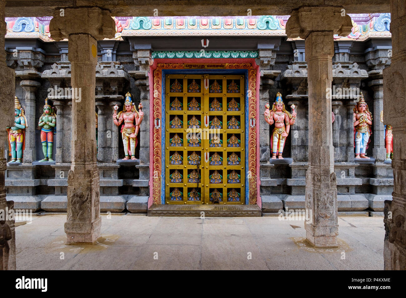 Paramapada vaasal ('gate to paradise'), Sri Ranganathar Swamy Temple, Srirangam, Tiruchirappalli district, Tamil Nadu, India. Stock Photo