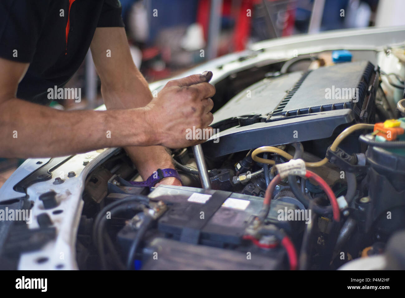Car mechanic hires stock photography and images Alamy