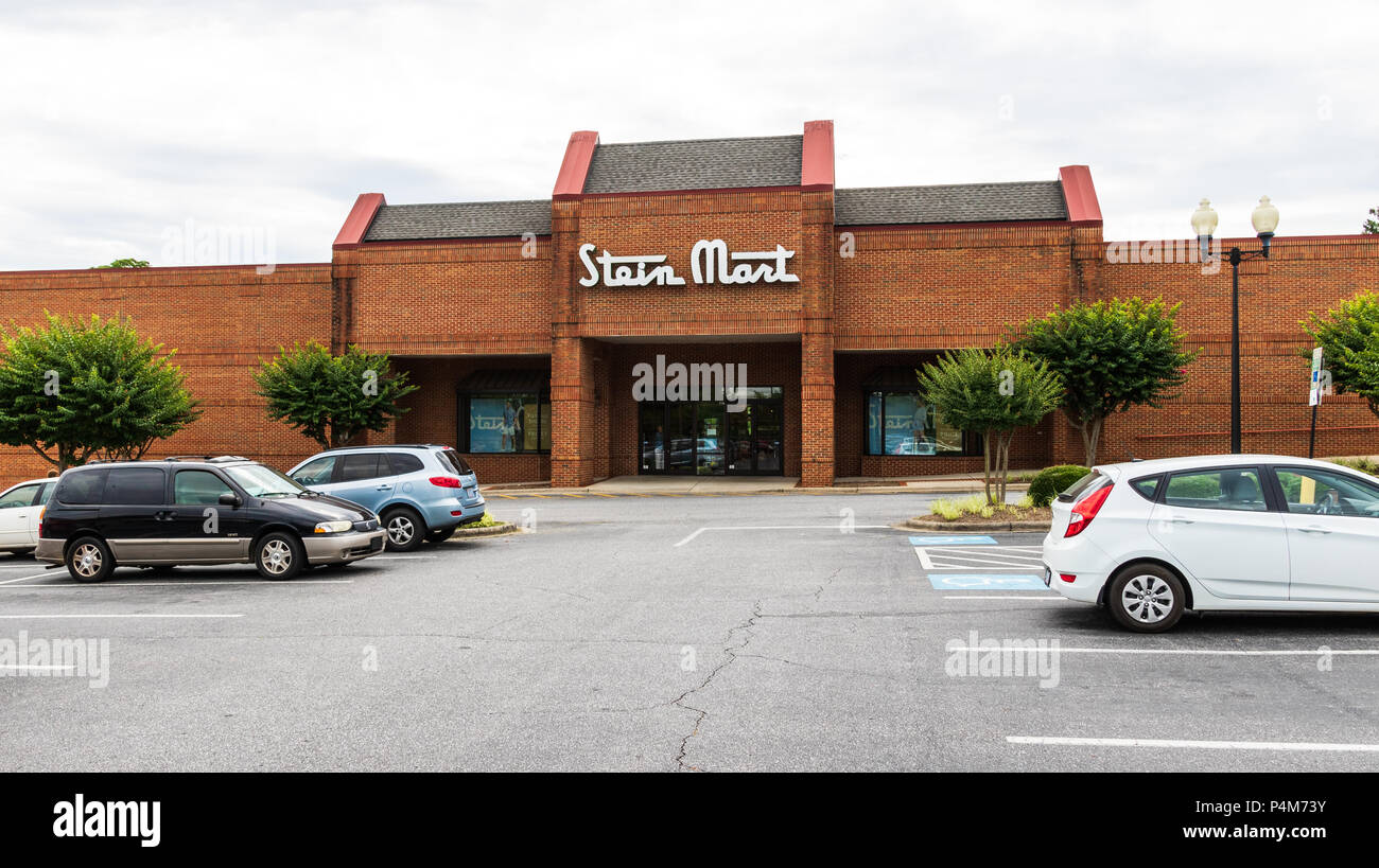HICKORY, NC, USA-21 JUNE 18: Stein Mark is an American discount men and women's department store chain based in Jacksonville, Florida. Stock Photo