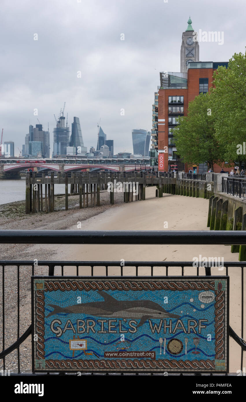 Thames river map hi-res stock photography and images - Alamy