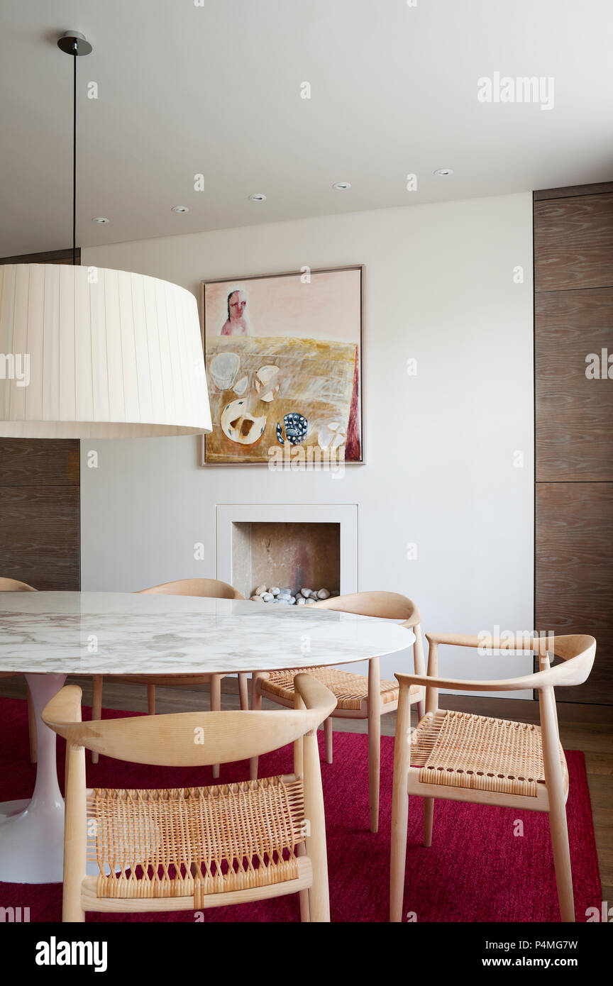 Modern dining room with pendant light Stock Photo - Alamy
