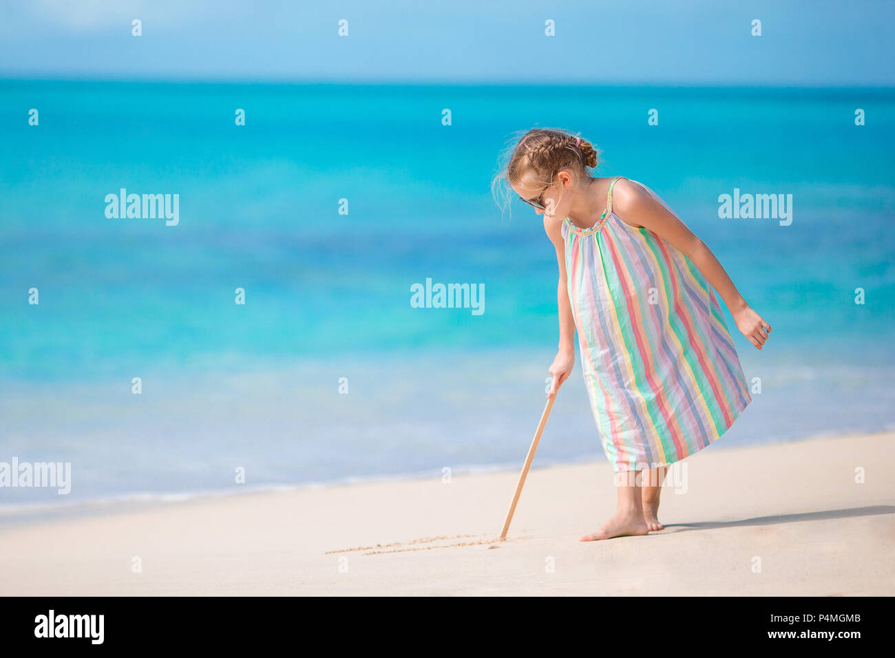 Adorable Little Girl At Beach During Summer Vacation Drawing On Sand Stock Photo Alamy