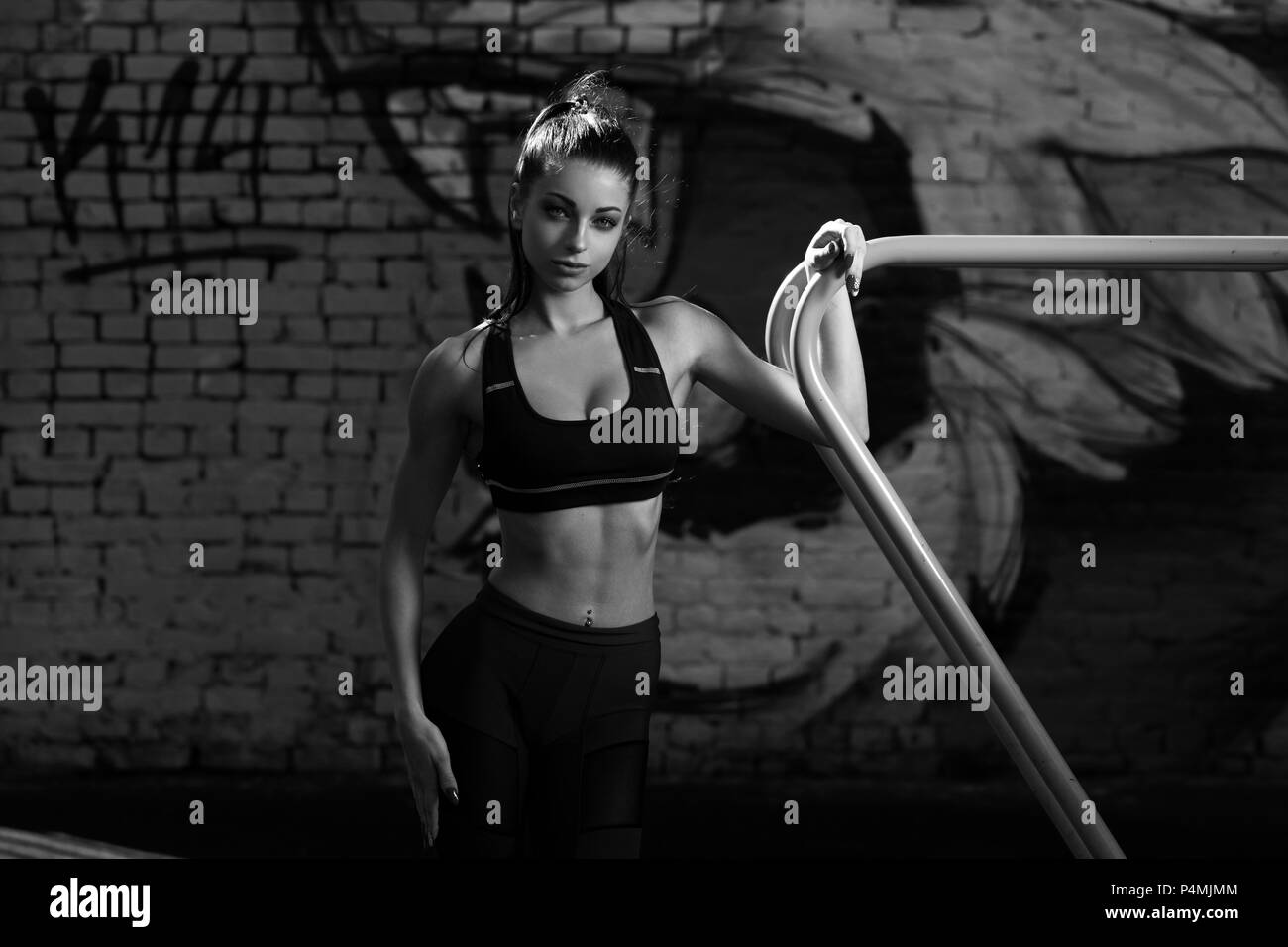 Sporty girl outdoor workout Stock Photo Alamy