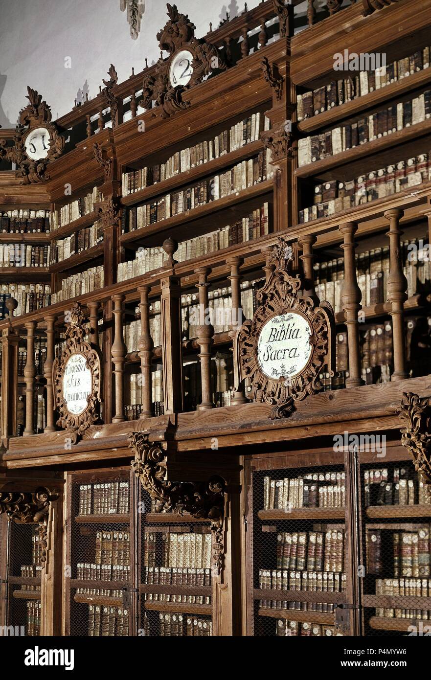 BIBLIOTECA ANTIGUA DE LA UNIVERSIDAD DE SALAMANCA. Location: UNIVERSIDAD  BIBLIOTECA, SALAMANCA, SPAIN Stock Photo - Alamy