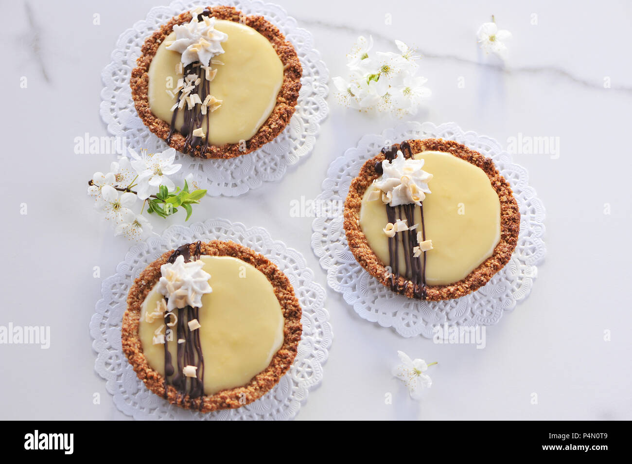 Pannacotta tarts with crunchy pastry (vegan) Stock Photo