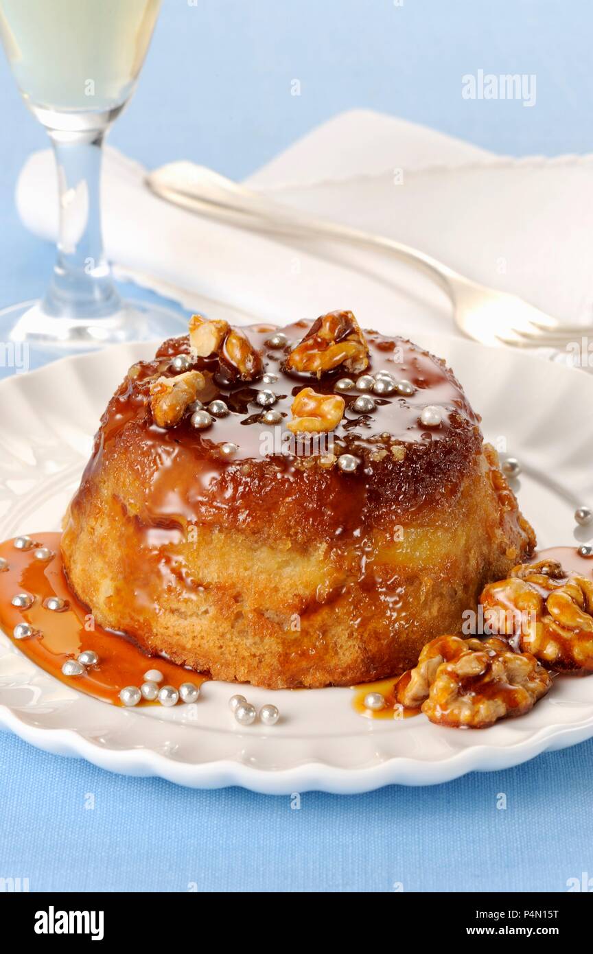 Sformato di savoiardi (sponge finger bake with walnuts and caramel, Italy) Stock Photo