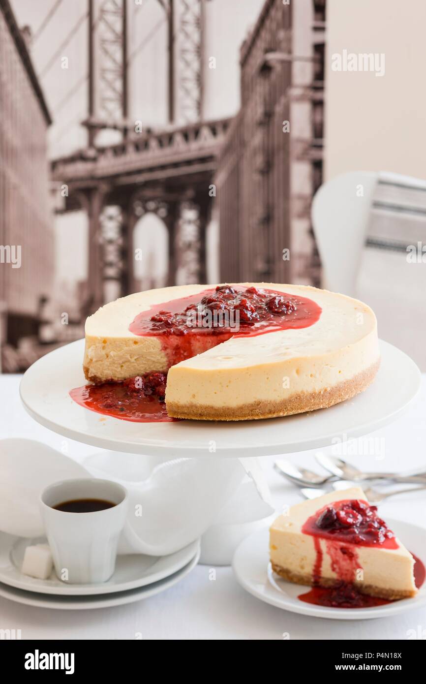 New York cheesecake and coffee (USA) Stock Photo