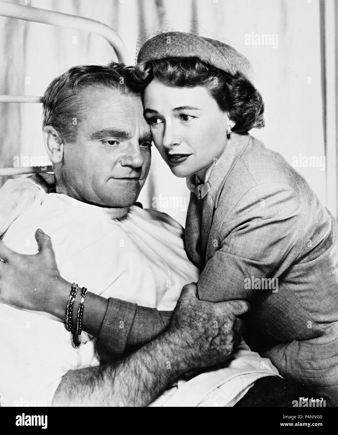 Original Film Title: COME FILL THE CUP.  English Title: COME FILL THE CUP.  Film Director: GORDON DOUGLAS.  Year: 1951.  Stars: JAMES CAGNEY; PHYLLIS THAXTER. Credit: WARNER BROTHERS / Album Stock Photo