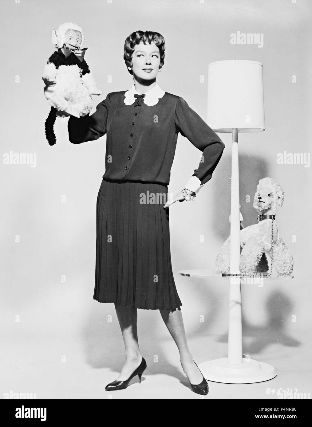 Original Film Title: AUNTIE MAME.  English Title: AUNTIE MAME.  Film Director: MORTON DACOSTA.  Year: 1958.  Stars: ROSALIND RUSSELL. Credit: WARNER BROTHERS / Album Stock Photo