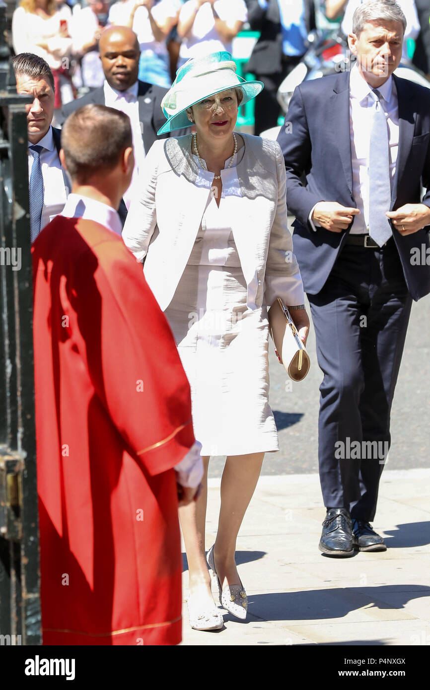 London, UK. 22nd June 2018.  Prime Minister Theresa May arrives Westminster Abbey to attend a Service of Thanksgiving on the 70th Anniversary of the landing of the Empire Windrush MV on 22 June 1948 at Tilbury Docks with 492 Caribbean passengers.    Credit: Dinendra Haria/Alamy Live News Stock Photo
