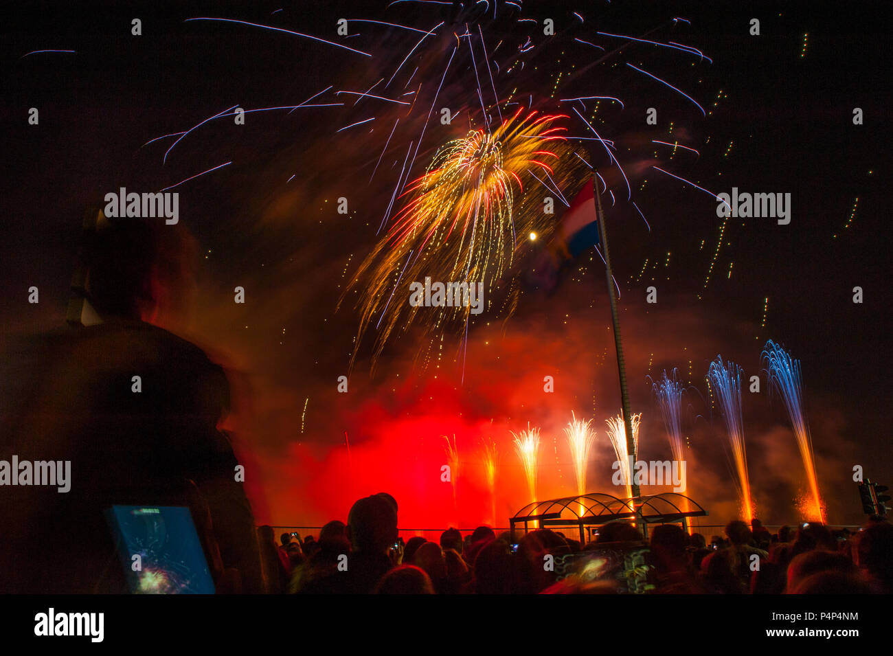 Luxembourg City, Luxembourg. . 22nd June 2018. Fireworks show during the Luxembourg National Day / Fete Nationale. HALIT OLMEZ / ALAMY LIVE NEWS Stock Photo