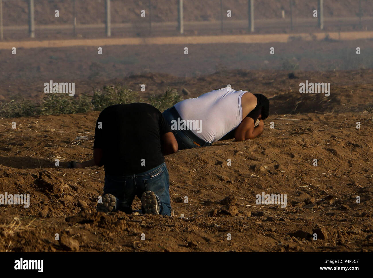 Gaza, Palestinian territory. 22nd June 2018. - A number of Palestinians demonstrators are injured by tear gas and gunshot fire in clashes with Israeli soldiers along the Gaza Israeli border on the east of Gaza City, close to the Nahal Oz Israeli outpost. Credit: ZUMA Press, Inc./Alamy Live News Stock Photo