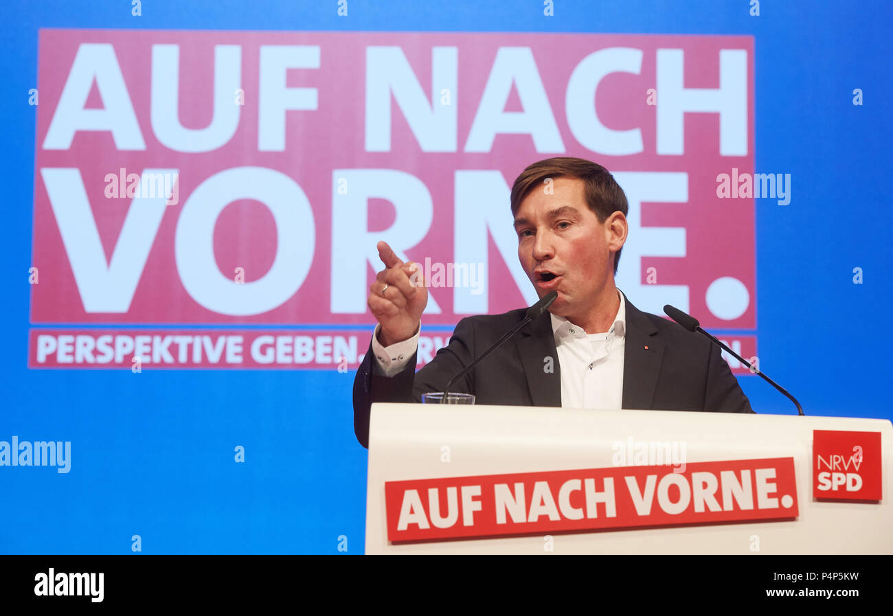 Bochum, Germany. 23rd June, 2018. The designated state chairman Sebastian Hartmann delivers a speech at the North Rhine-Westphalian state party conferen of the Social Democratic Party (SPD). A bit more than a zear after their election defeat the top of the North Rhine/Westphalian SPD reorganises itself. Credit: Bernd Thissen/dpa/Alamy Live News Stock Photo