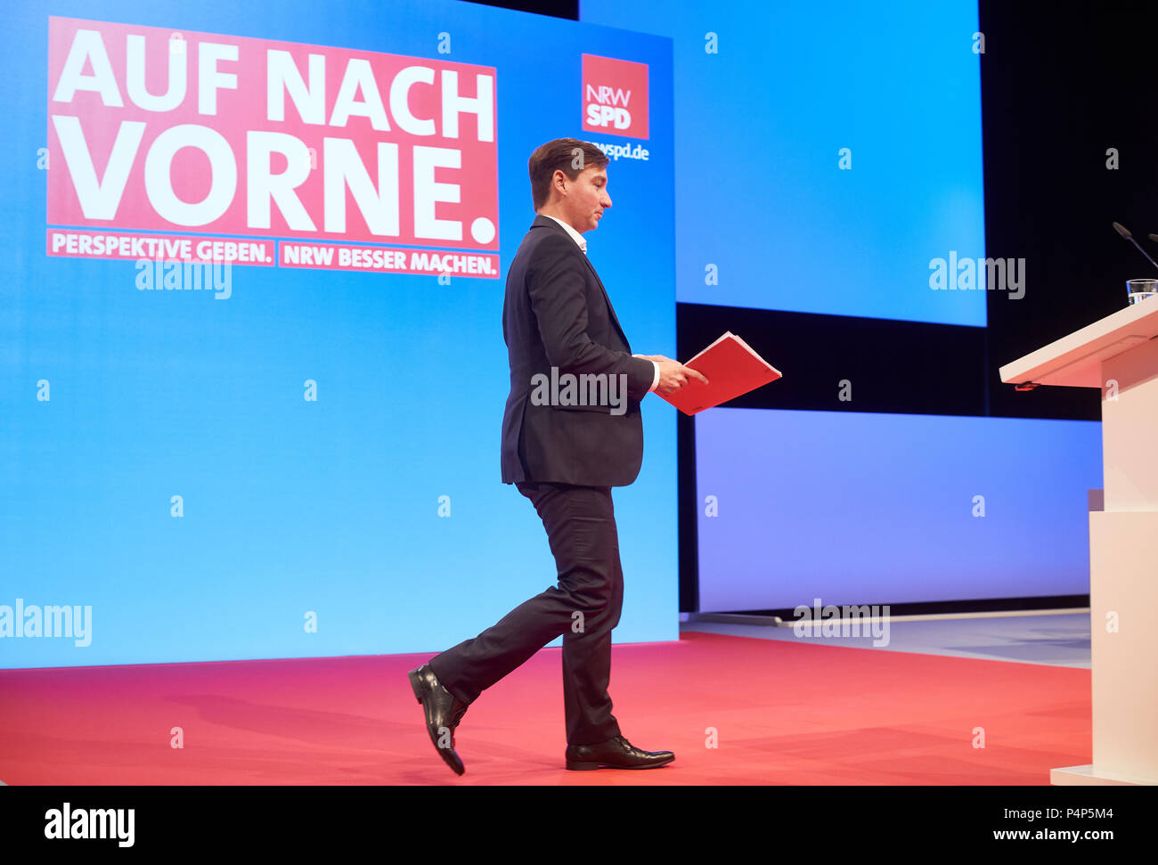 Bochum, Germany. 23rd June, 2018. The designated state chairman Sebastian Hartmann walks to the lectern at the North Rhine-Westphalian state party conferen of the Social Democratic Party (SPD). A bit more than a zear after their election defeat the top of the North Rhine/Westphalian SPD reorganises itself. Credit: Bernd Thissen/dpa/Alamy Live News Stock Photo