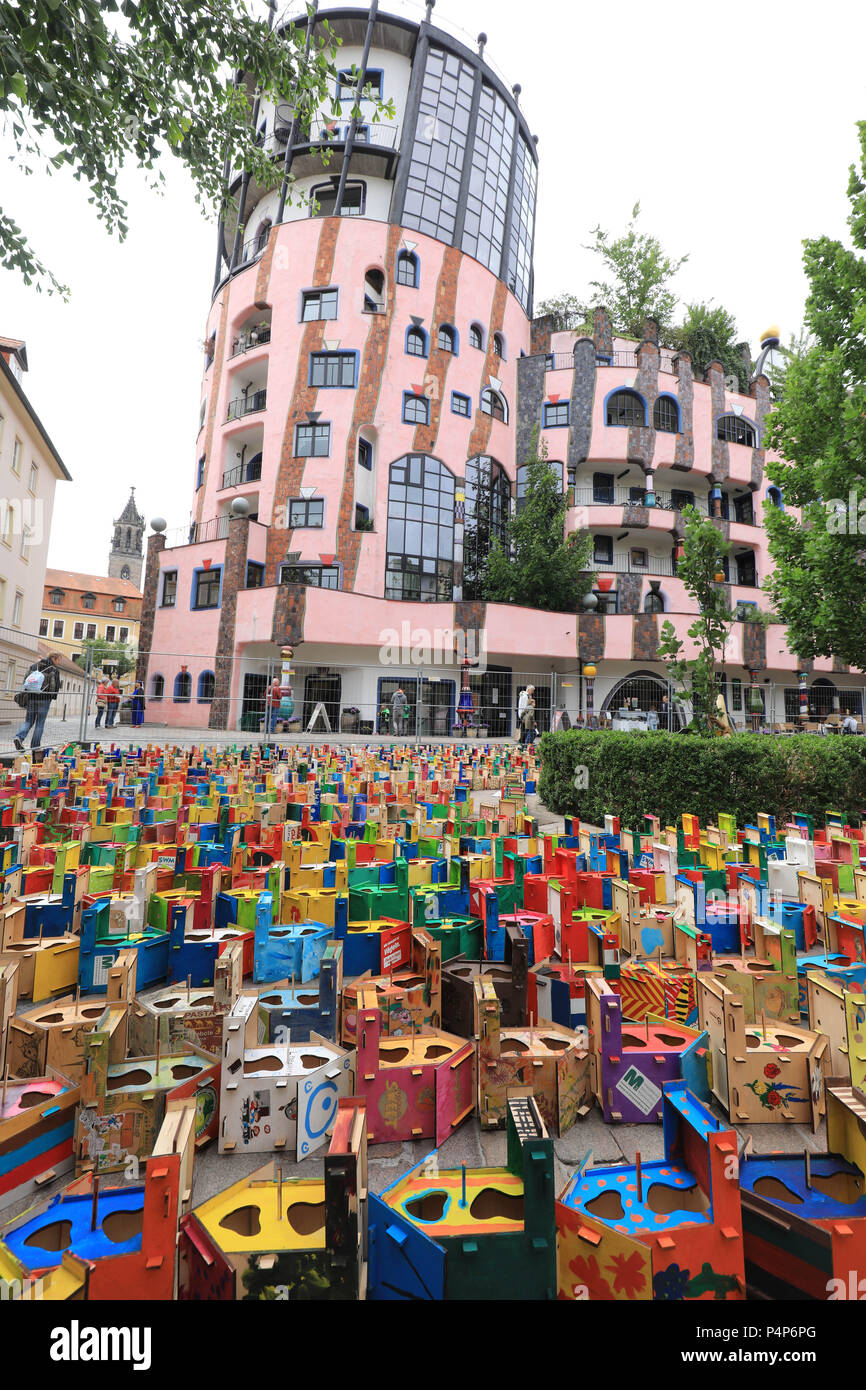 Magdeburg, Germany. 23rd June, 2018. Thousands of birdhouses at the
